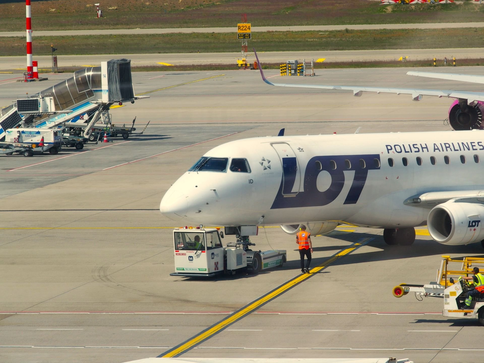 Bagaż podręczny i rejestrowany – wymiary, waga i zasady u głównych linii lotniczych