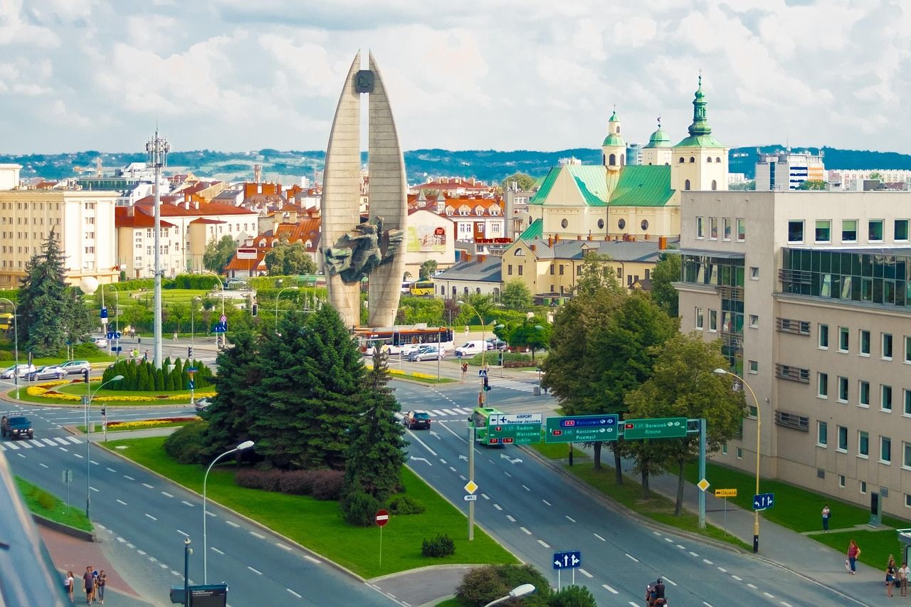 Darmowy parking przy lotnisku Rzeszów Jasionka – da się bezpłatnie zaparkować?