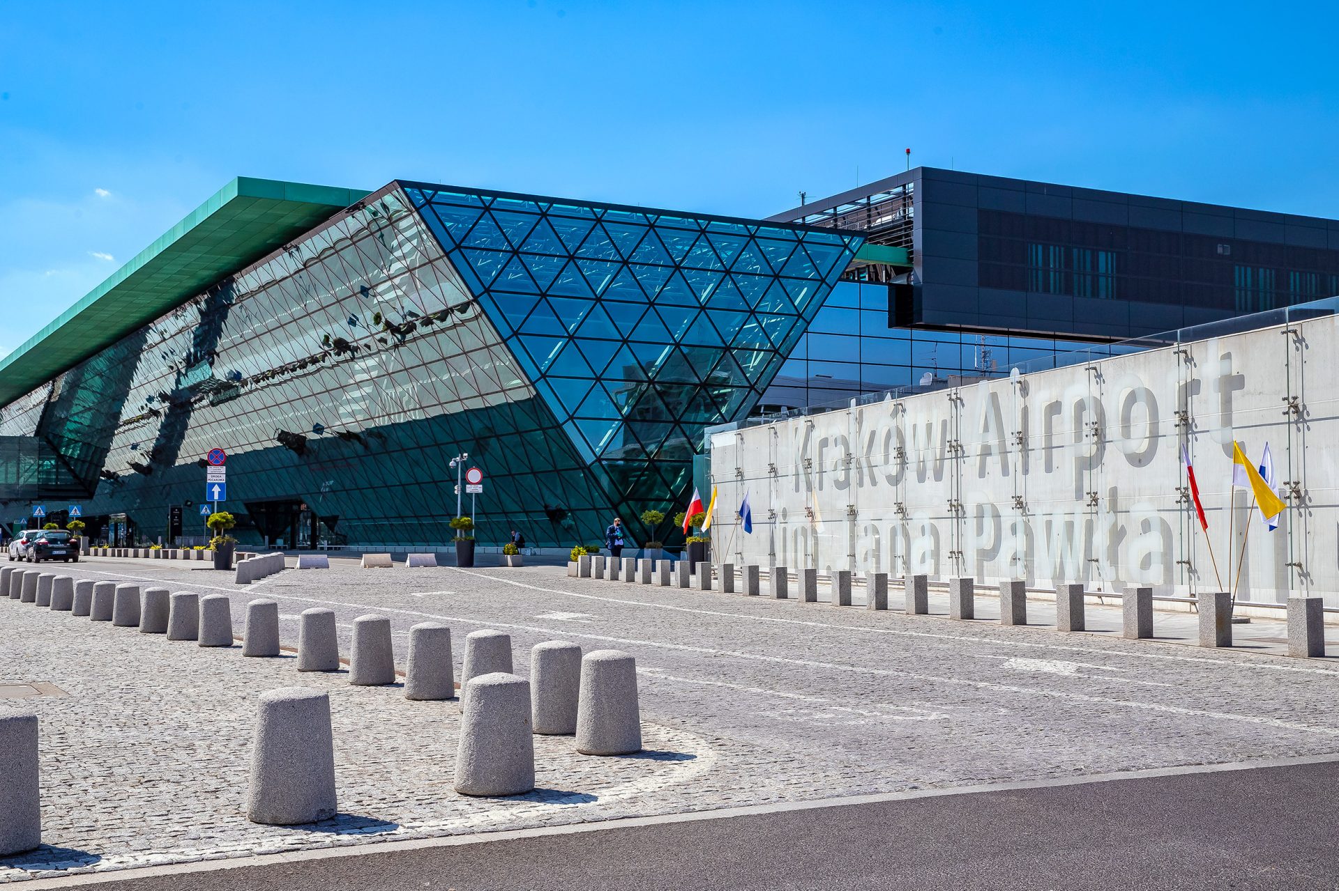Lotnisko Kraków Balice – kompletny przewodnik 2026