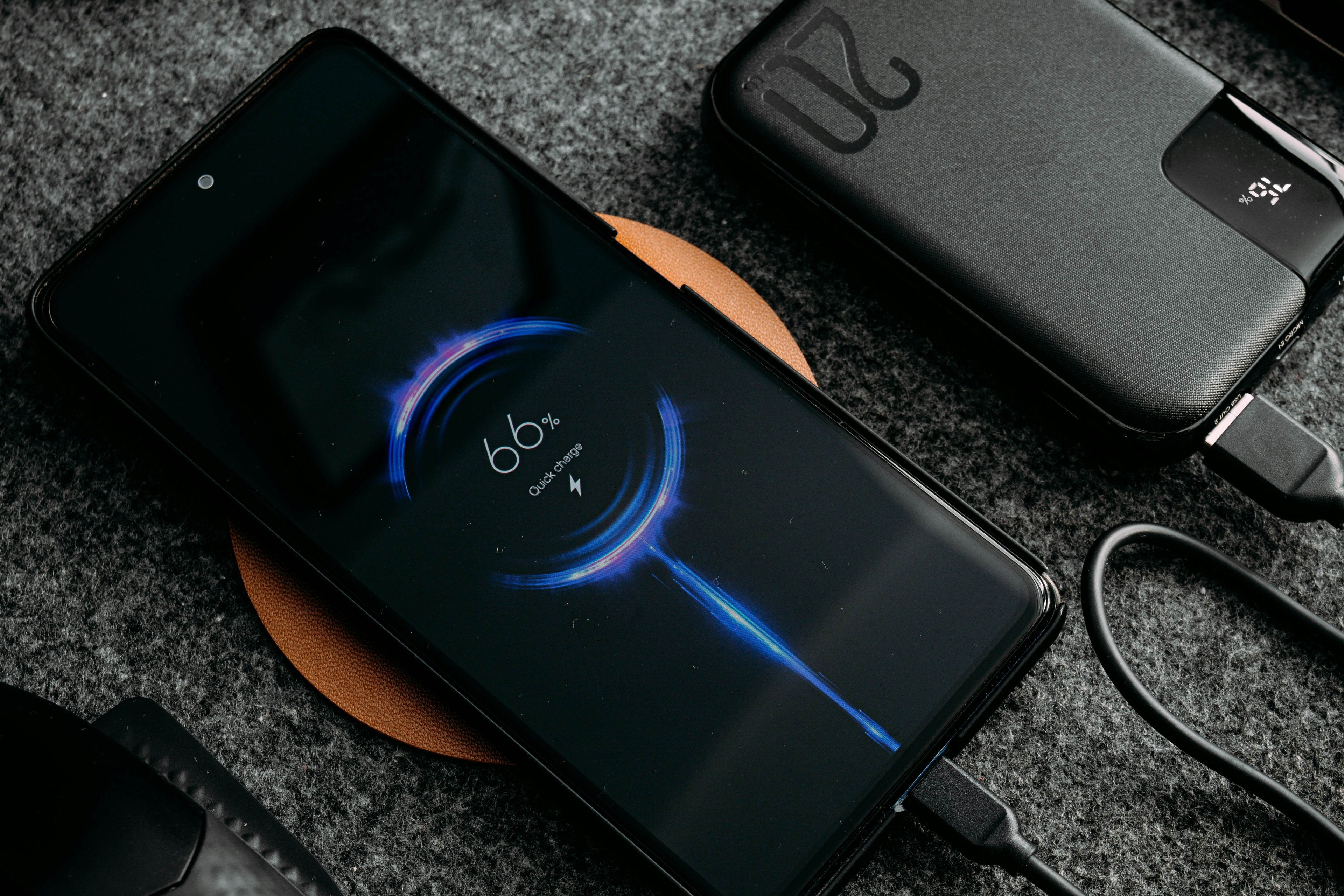 Powerbank w samolocie w 2026 roku - zasady, limity i praktyczne wskazówki