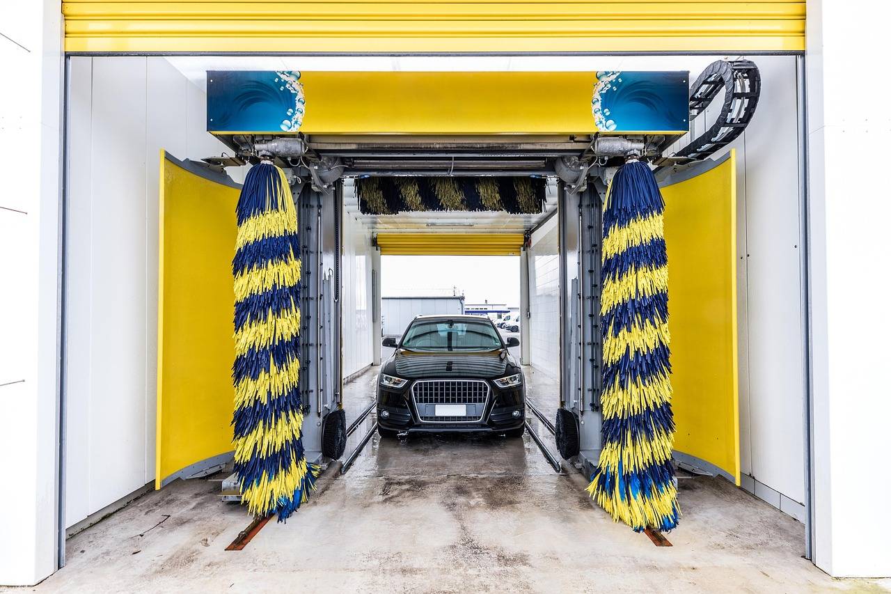Czy warto myć auto przed zostawieniem go na parkingu lotniskowym